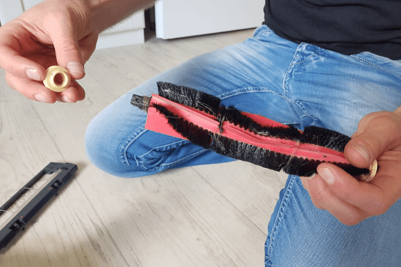 Щетка будет снята и разобрана.